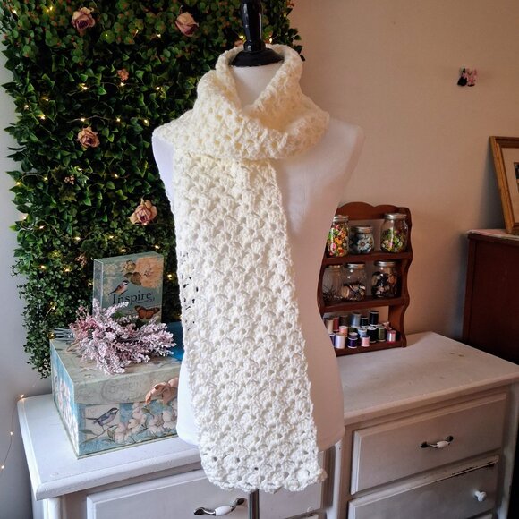 🧶Handmade Thick Crocheted Cream Scarf - Picture 2 of 4